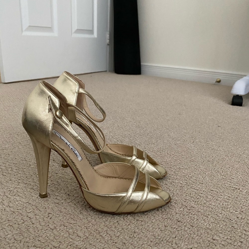 Oscar de la renta gold leather sandals